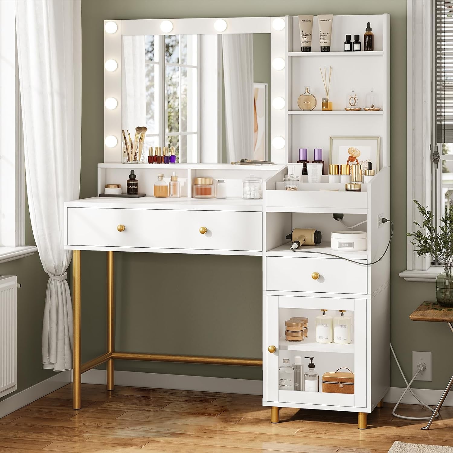 White Makeup Vanity Desk With Integrated Illumination